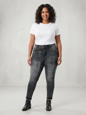 JUDY BLUE High-Rise Frayed Hem Jean 16W Gray Wash $90 Retail EUC
